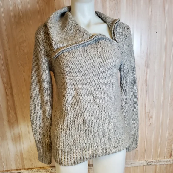 Banana Republic Women's Chunky Knit Wool Italian Yarn Gray Boat Neck Sweater S - Picture 2 of 5